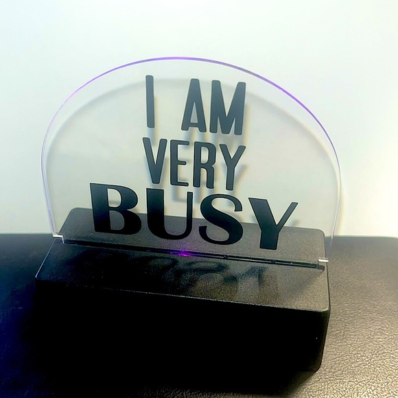 Nwt table top light LED color changing light says -“I AM VERY BUSY” w/batteries - Picture 7 of 12
